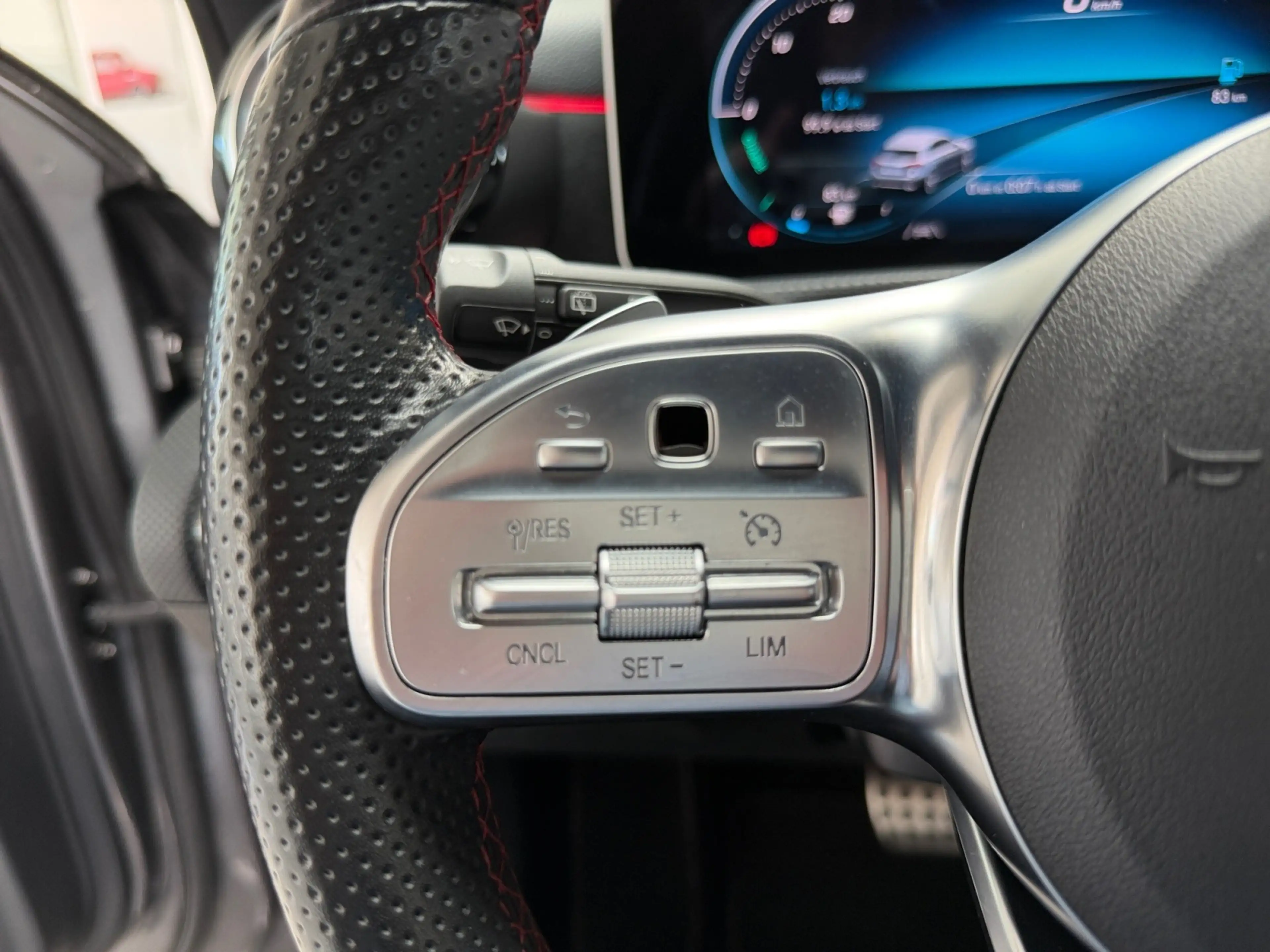 Mercedes-Benz A 220 AMG DCT+MBUX+MULTIBEAM+AKTIVPARK+KAMERA+19 — photo 12
