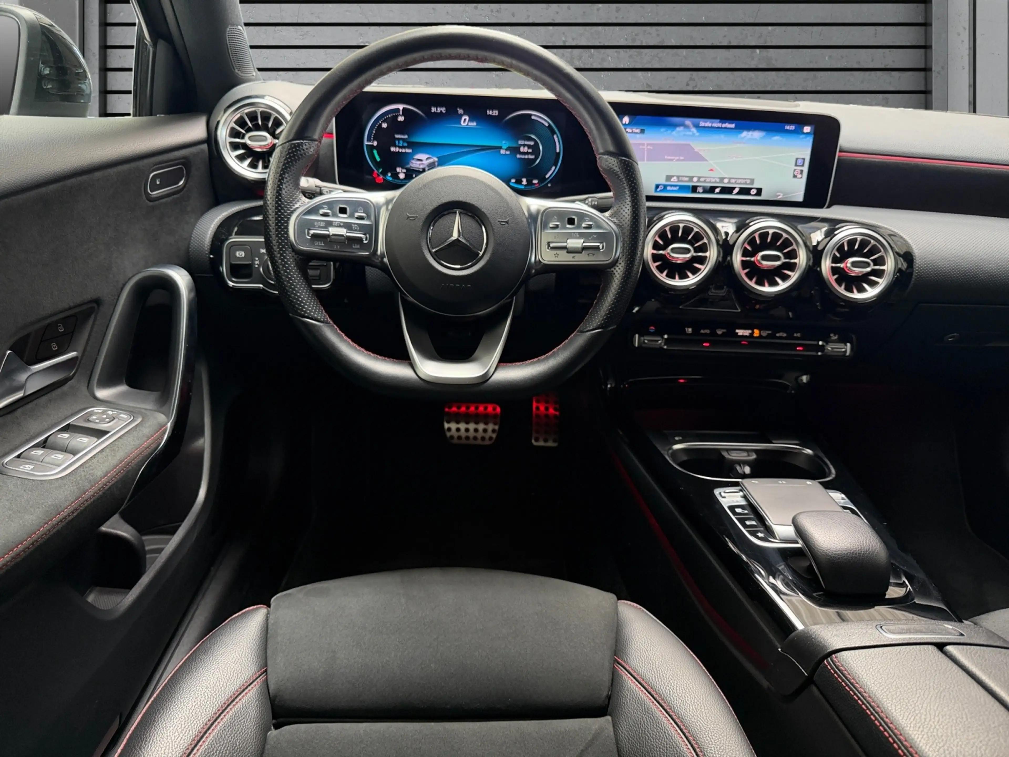 Mercedes-Benz A 220 AMG DCT+MBUX+MULTIBEAM+AKTIVPARK+KAMERA+19 — photo 6