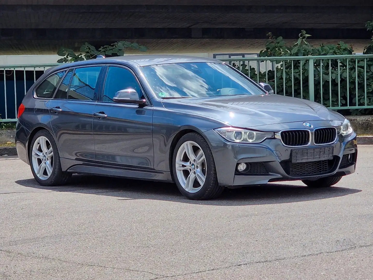 BMW 328 Touring 328 i *M-Paket*Xenon*NAVI*Head-UP* Gris - 1