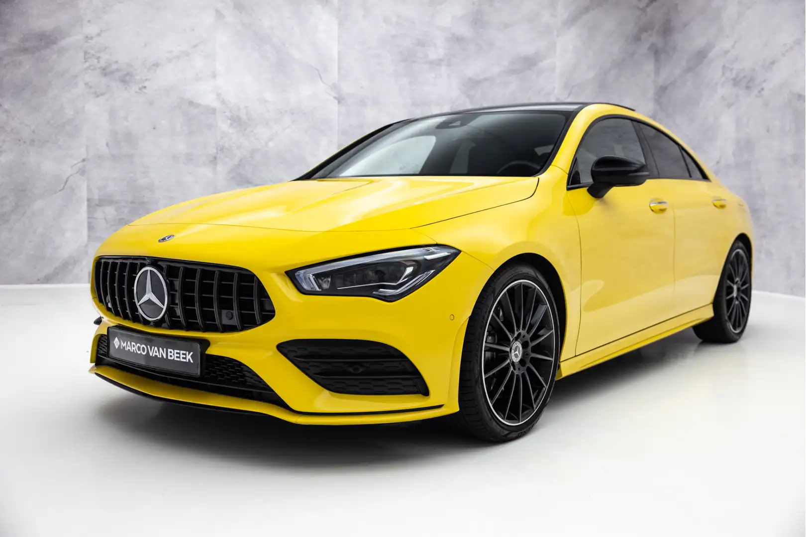 Mercedes-Benz CLA 220 Premium Plus | Pano | Memory | Night | 19" Yellow - 1