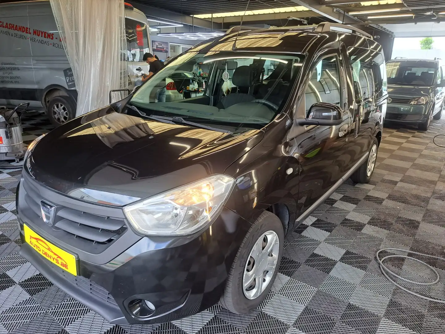 Dacia Dokker 1.6i benz. bj. 2014 108000km 5-zitplaatsen Zwart - 1