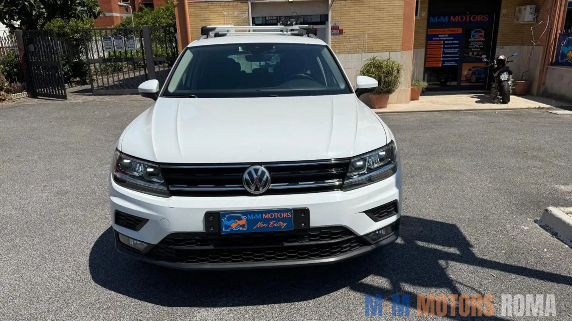 Volkswagen Tiguan 2.0 TDI SCR DSG Business BlueMotion Technology Gris - 2