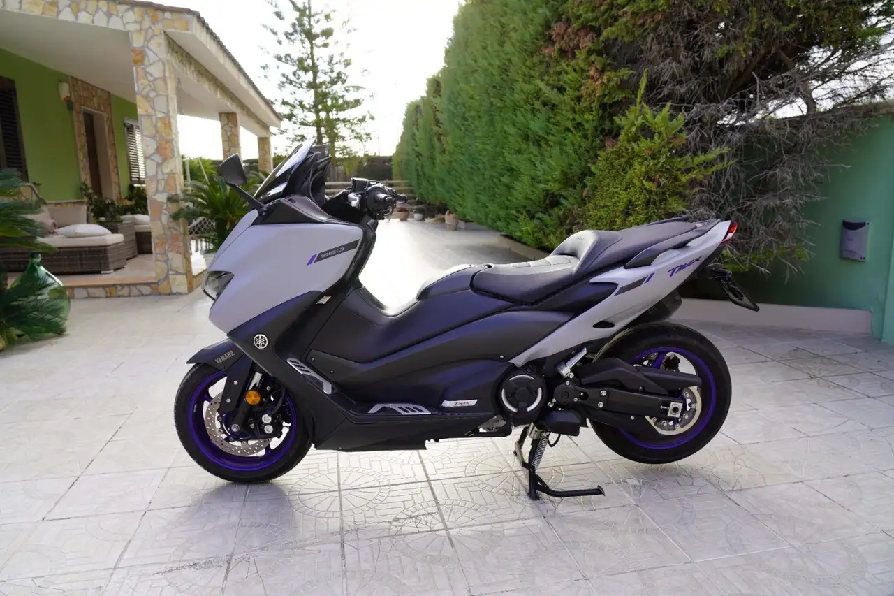 Yamaha Tmax 560