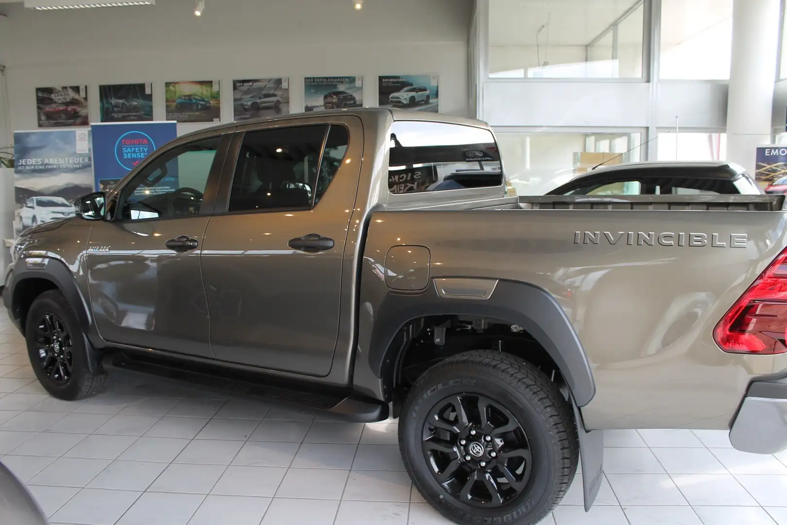 Toyota Hilux Double Cab Invincible 4x4 Braun - 2