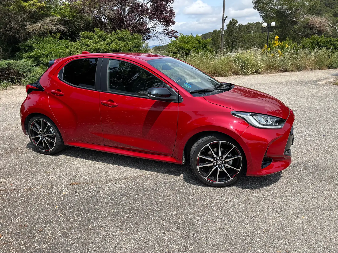 Toyota Yaris Yaris 120H e-CVT 5P GR SPORT + Rojo - 2
