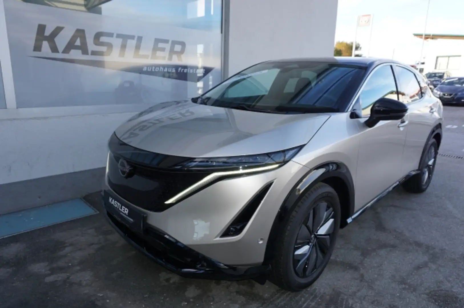 Nissan Ariya Evolve 87kWH 2WD 242PS *ab € 49.990,- Plateado - 1