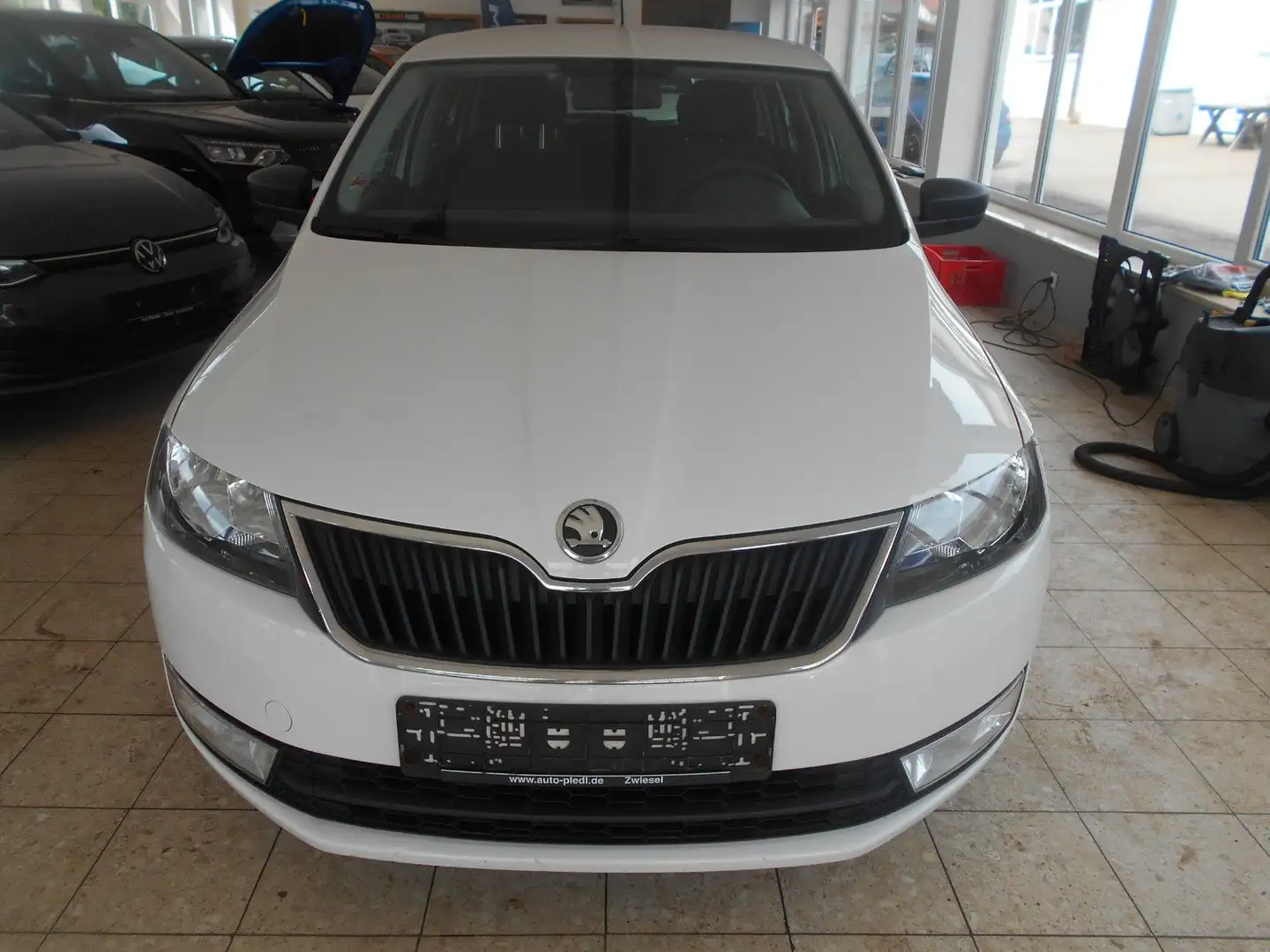 Skoda Rapid/Spaceback Blanc - 1