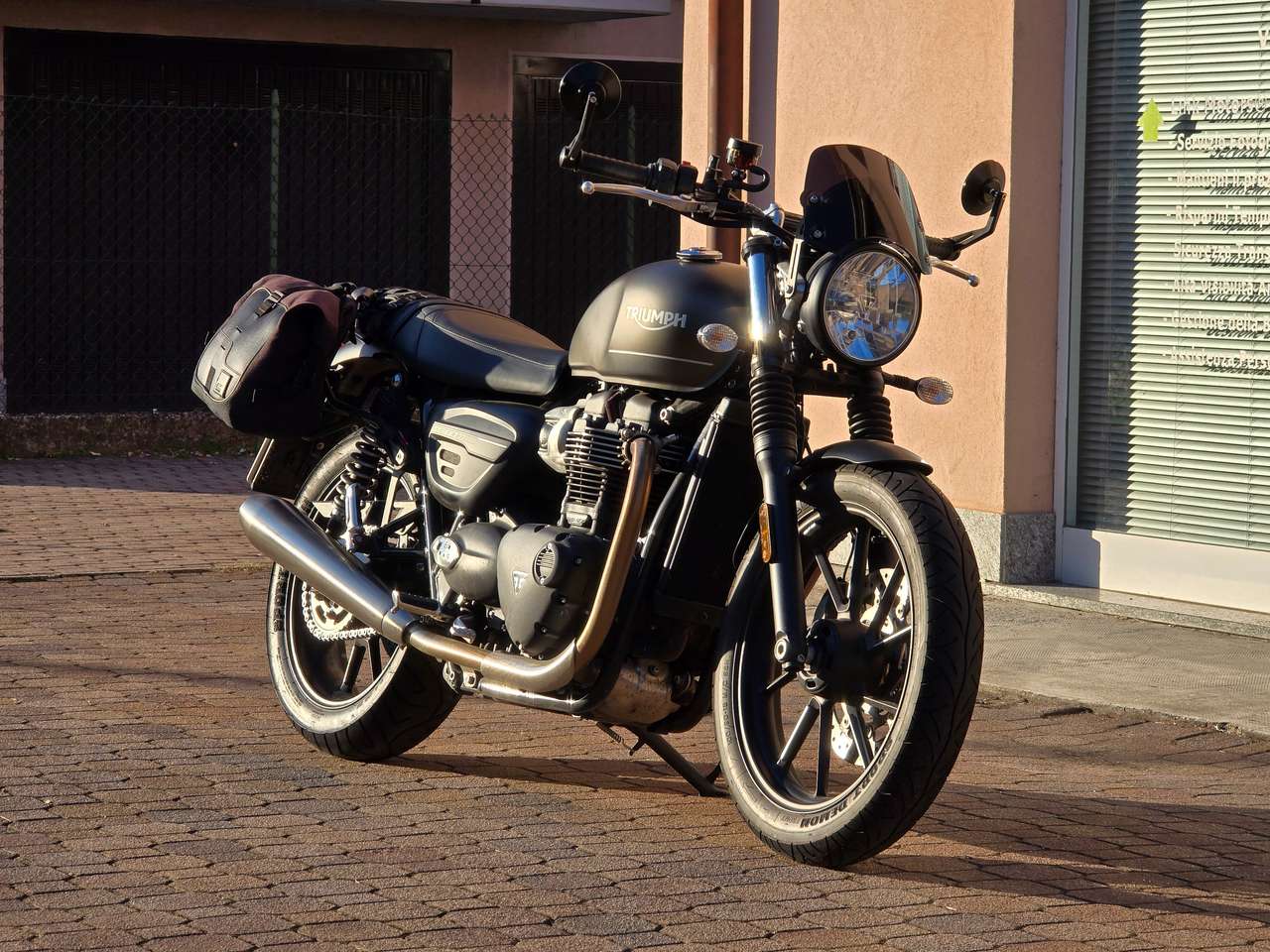 Triumph Street Twin 900
