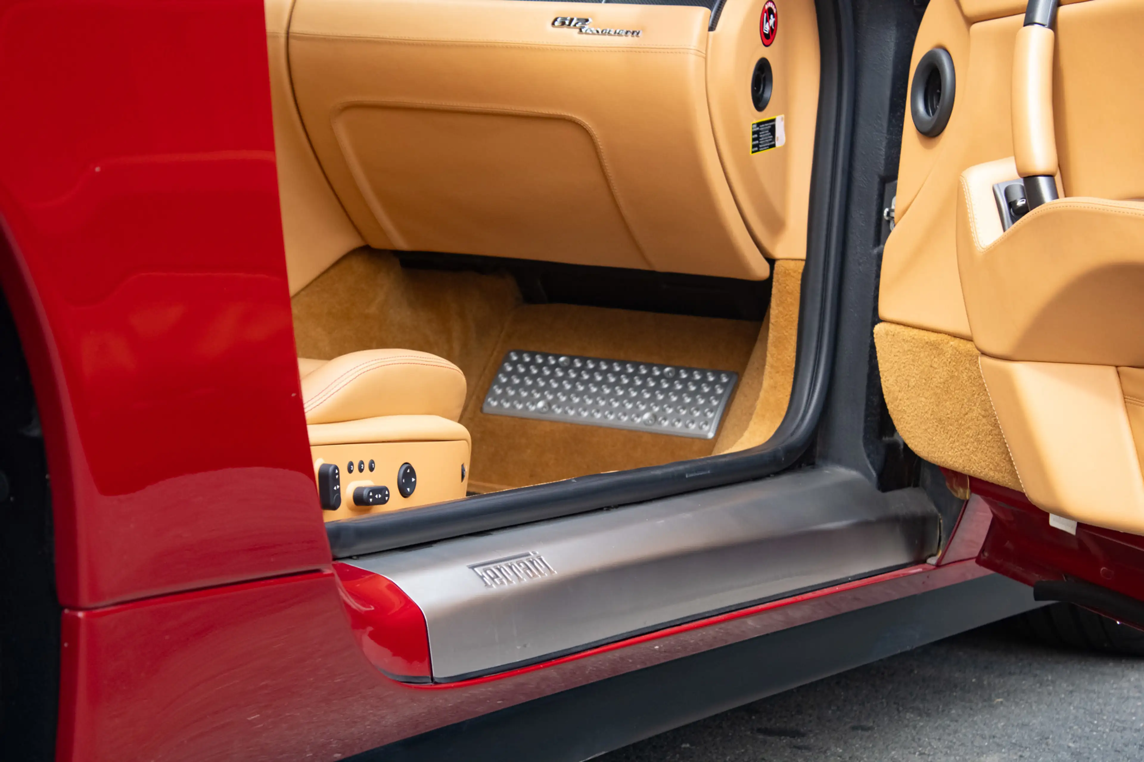 Ferrari 612 Scaglietti F1 | Rosso Mugello | Dealer maintained — photo 6