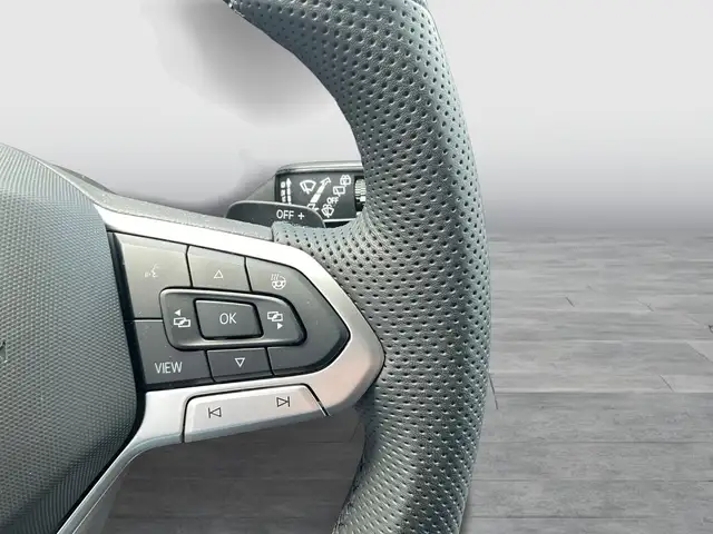 Volkswagen Touareg view 18