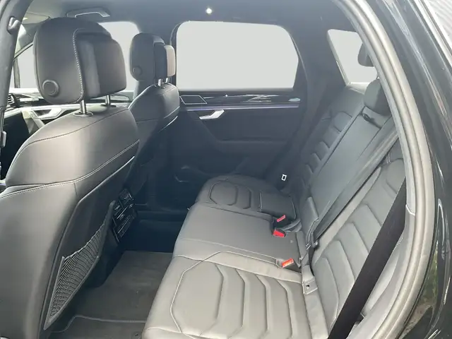 Volkswagen Touareg view 11
