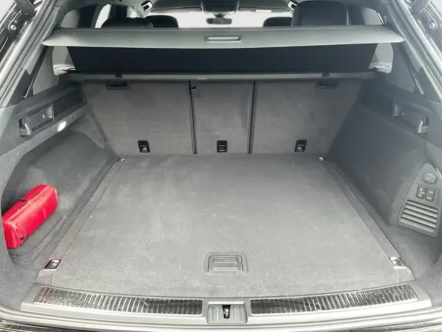 Volkswagen Touareg view 12