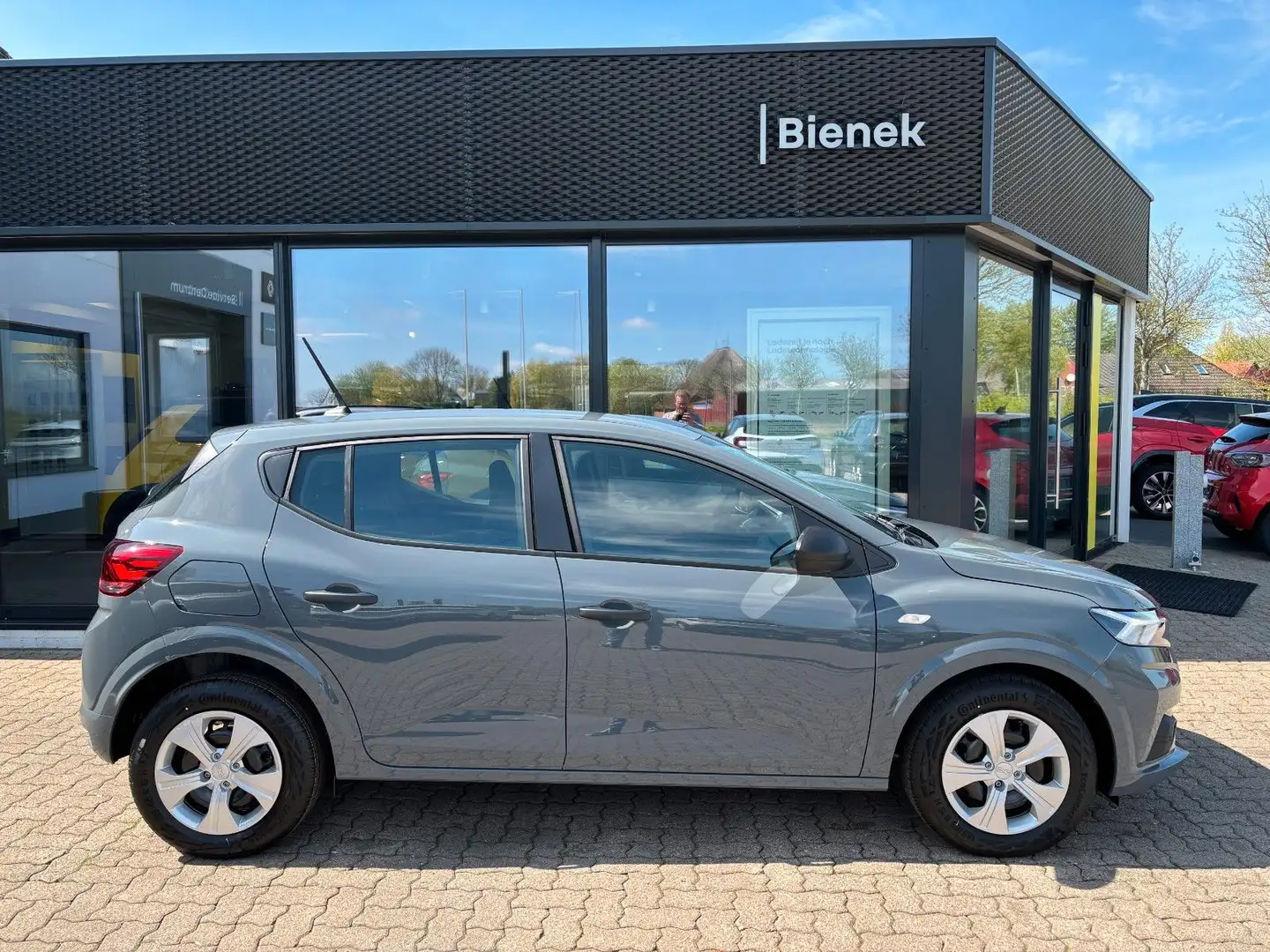 Dacia Sandero SCe 65 Essential Grau - 1