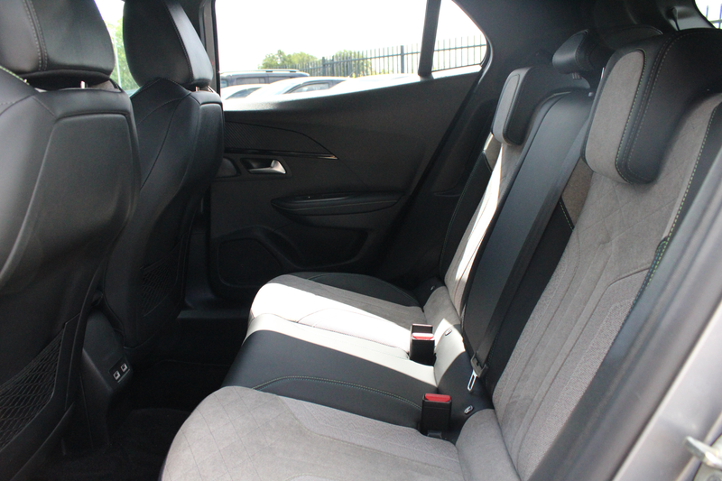 Peugeot e-2008 EV GT Pack 50 kWh | Fase 3 laden | Navigatie | Cam — photo 13