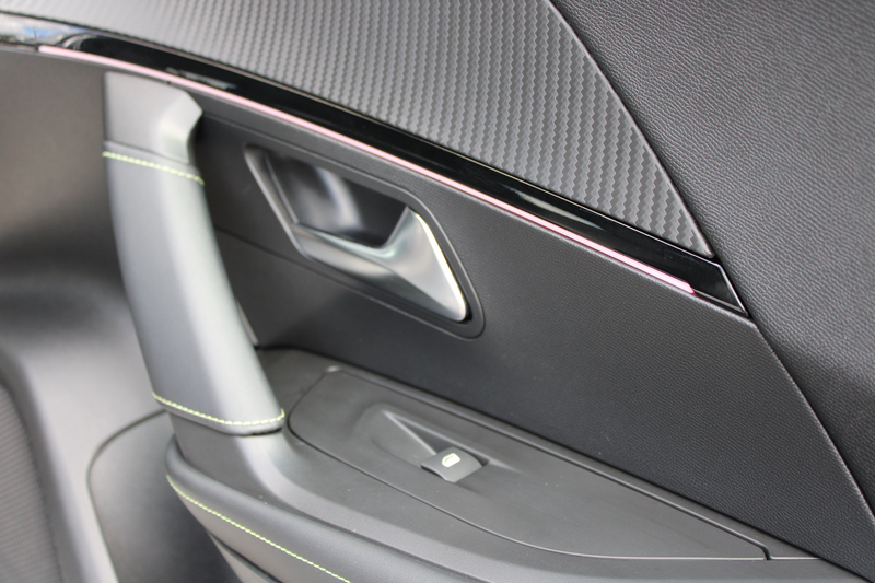 Peugeot e-2008 EV GT Pack 50 kWh | Fase 3 laden | Navigatie | Cam — photo 6