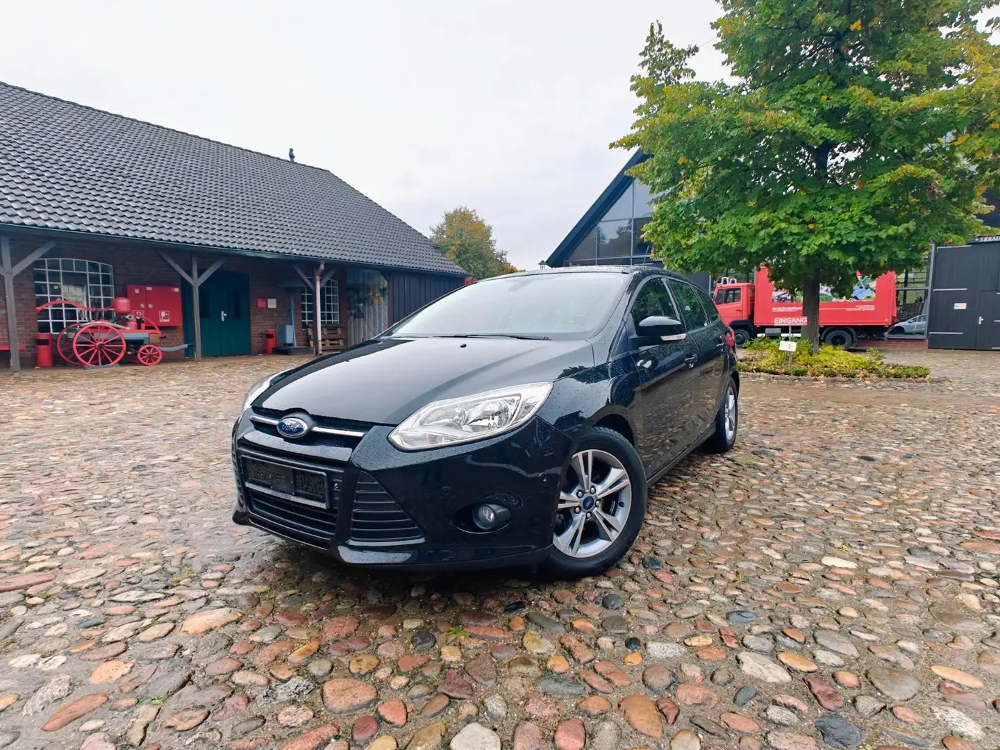 Ford Focus 1,0  Turnier Champions Edition Noir - 1