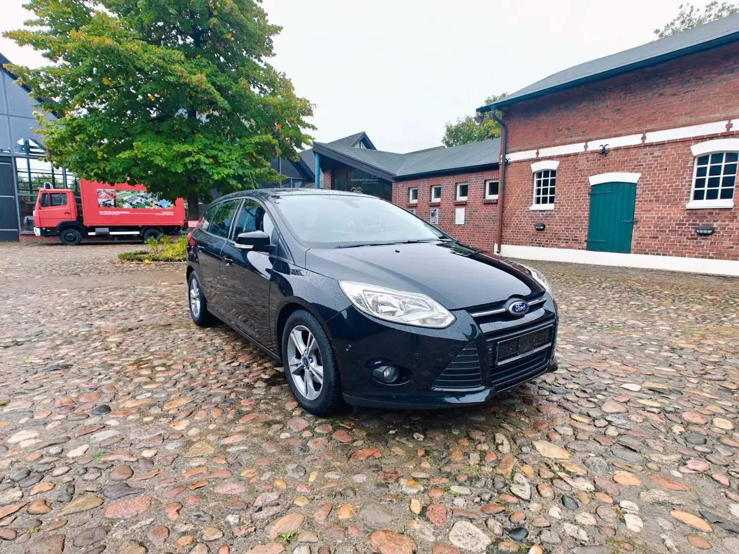 Ford Focus 1,0  Turnier Champions Edition Noir - 2