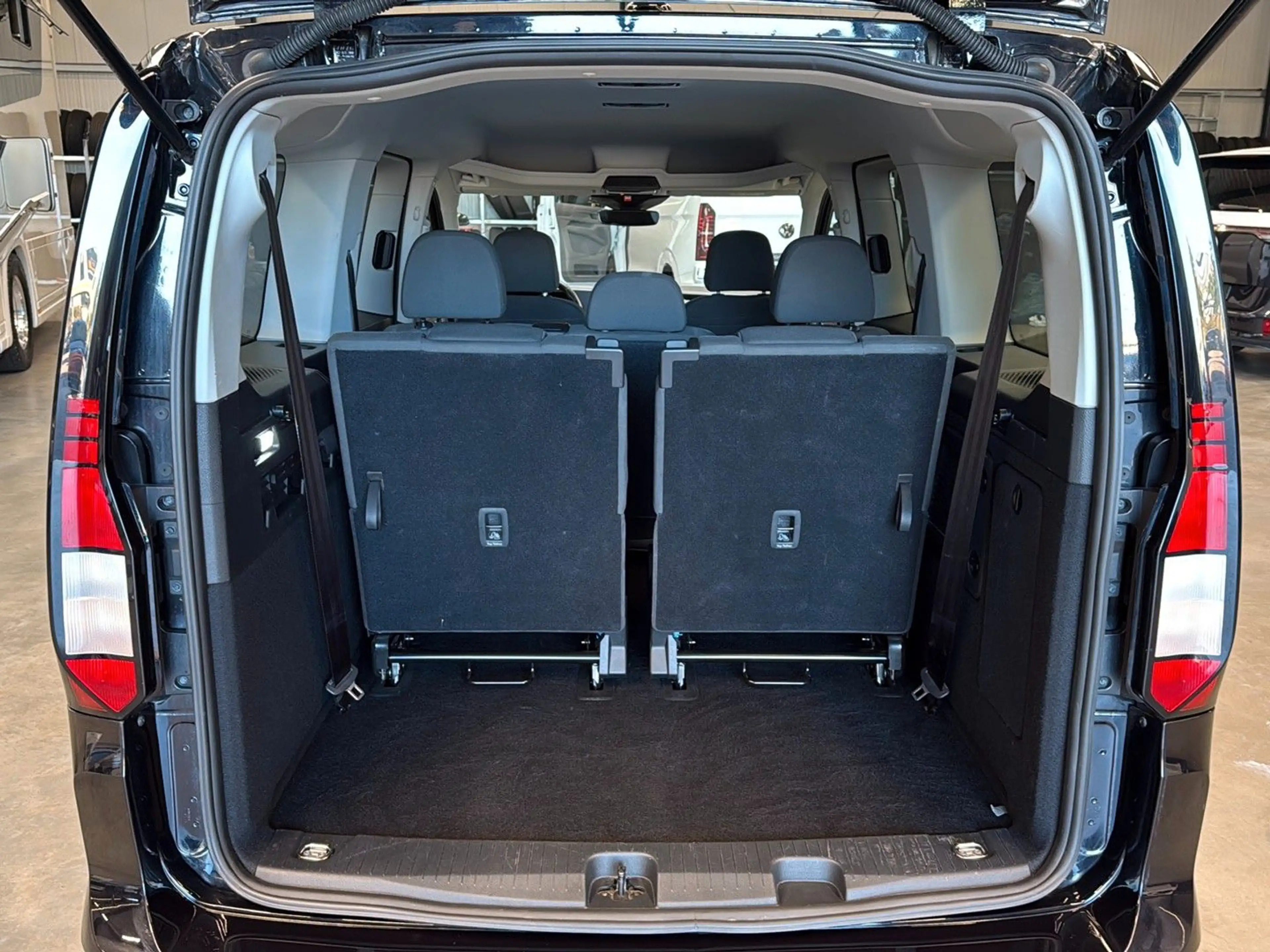 Volkswagen Caddy Life eHybrid SHZ RFK ACC 2ZK — photo 11