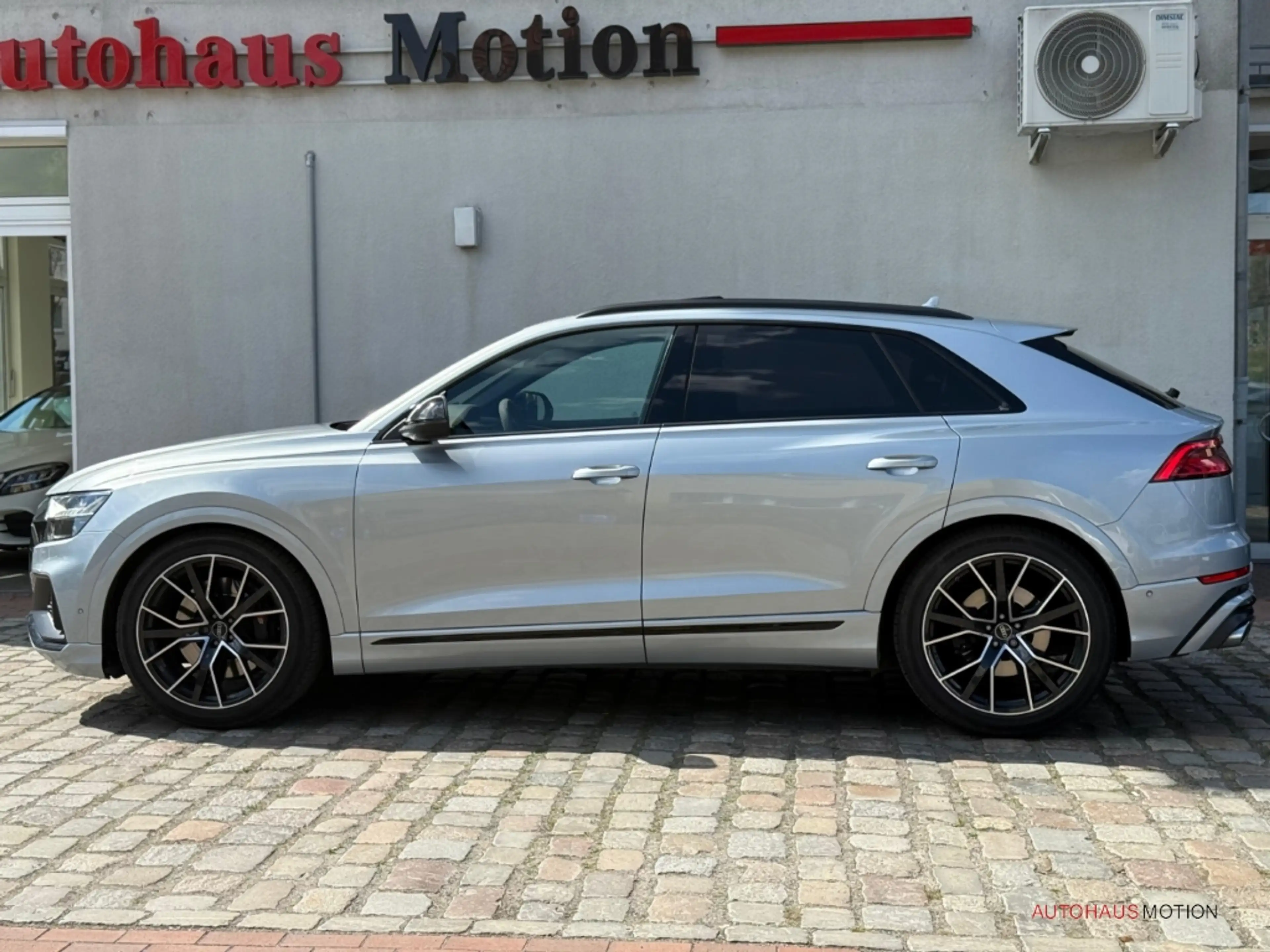 Audi SQ8 4.0 TFSI quatt. ACC LUFTFED STANDHZG B&O PANO MATR — photo 8