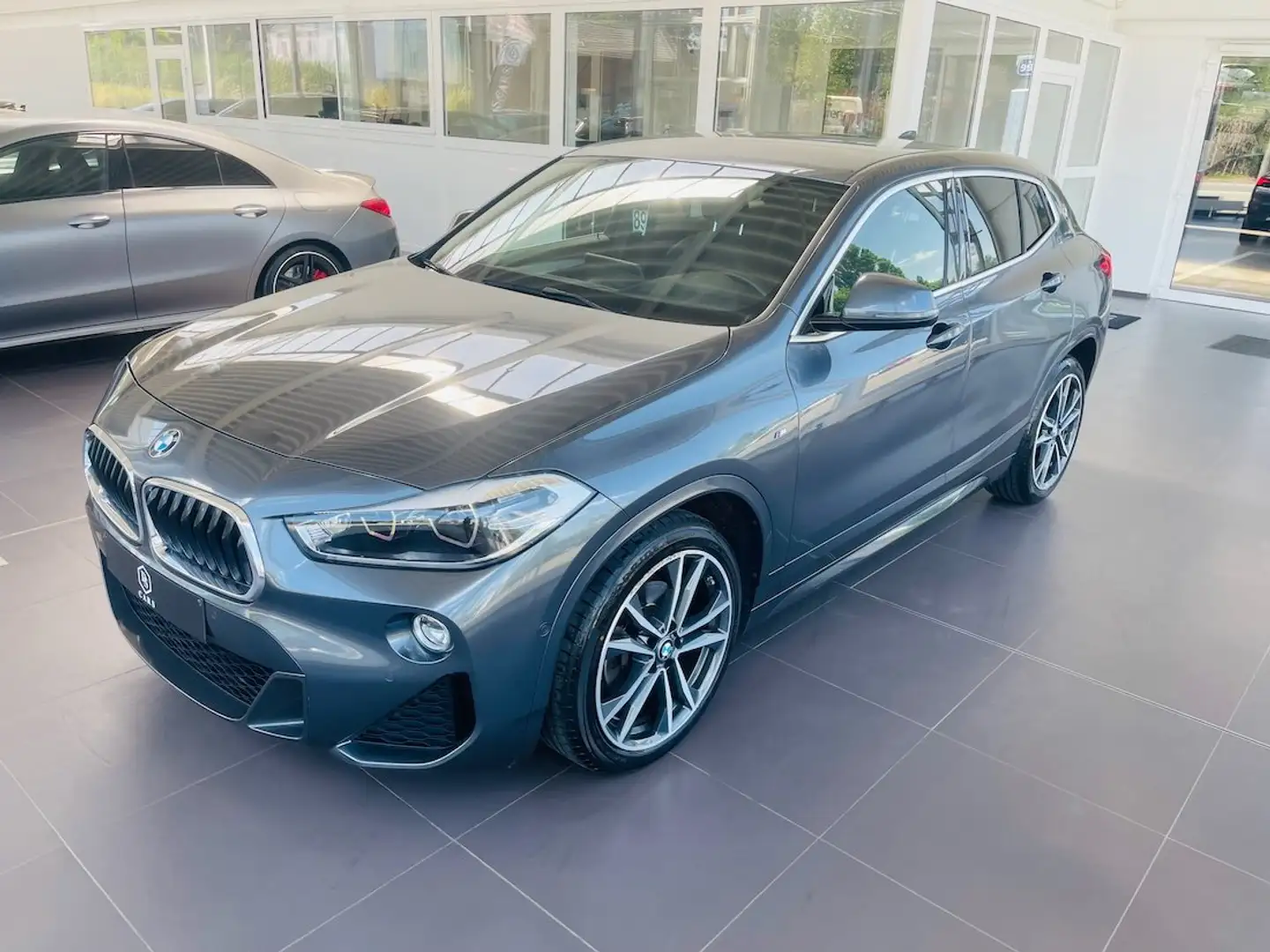 BMW X2 1.5iA *** GARANTIE + PACK M + LED + GPS PRO *** Gris - 2