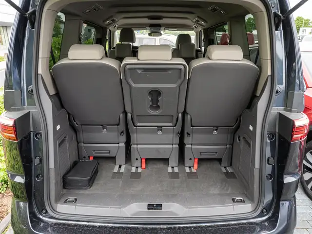 Volkswagen Multivan view 16