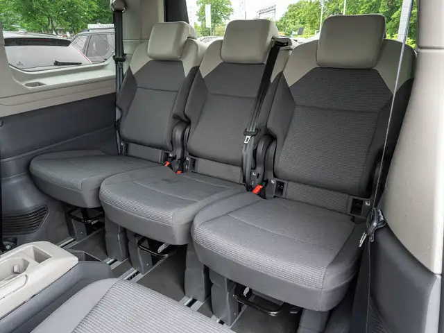 Volkswagen Multivan view 15