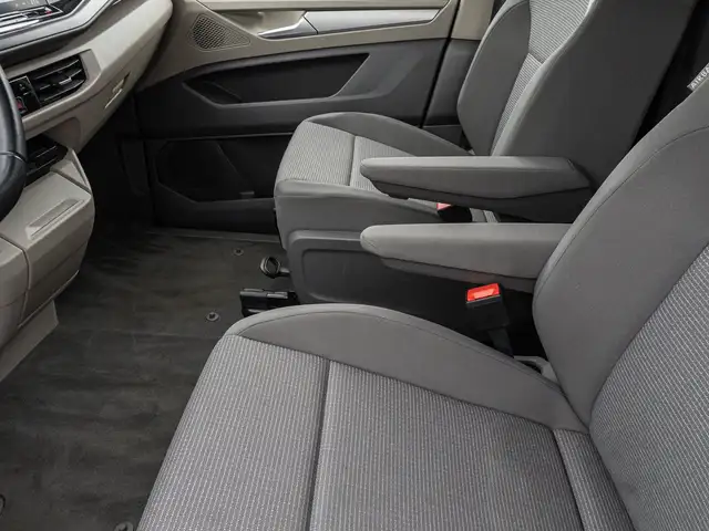 Volkswagen Multivan view 13