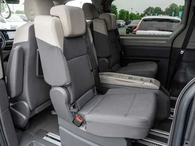 Volkswagen Multivan view 14