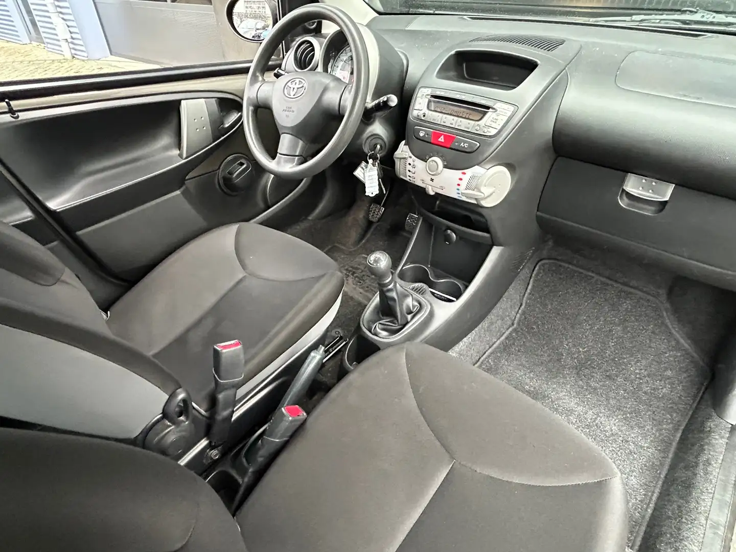 Toyota Aygo 1.0 VVT-i Now Airco|5-deurs|Lichtmetalenvelgen| Bruin - 2