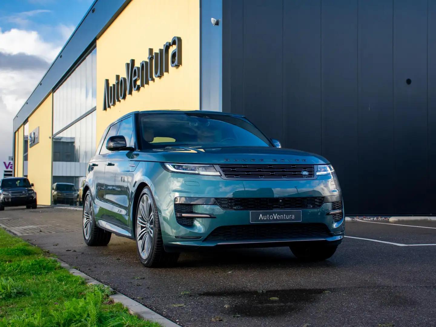 Land Rover Range Rover Sport 3.0 P460e SE PHEV Trekhaak l Schuif- /kantel Pano Vert - 2
