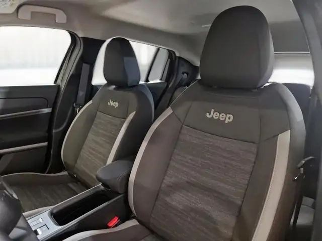 Jeep Avenger view 9
