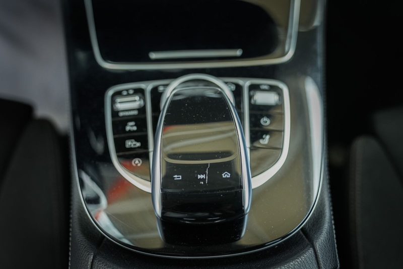 Mercedes-Benz E 220 T-Modell *Temp./SHZ/Klimaaut./AHK* — photo 8