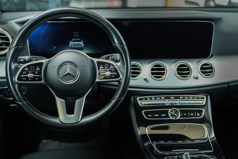 Mercedes-Benz E 220 T-Modell *Temp./SHZ/Klimaaut./AHK* — photo 4