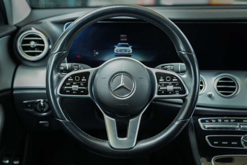 Mercedes-Benz E 220 T-Modell *Temp./SHZ/Klimaaut./AHK* — photo 2