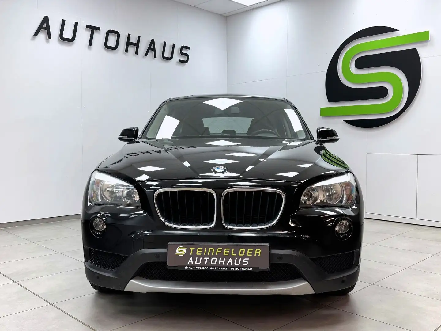 BMW X1 18 d xDrive / SHZ / PDC / AUTOMATIK Schwarz - 2