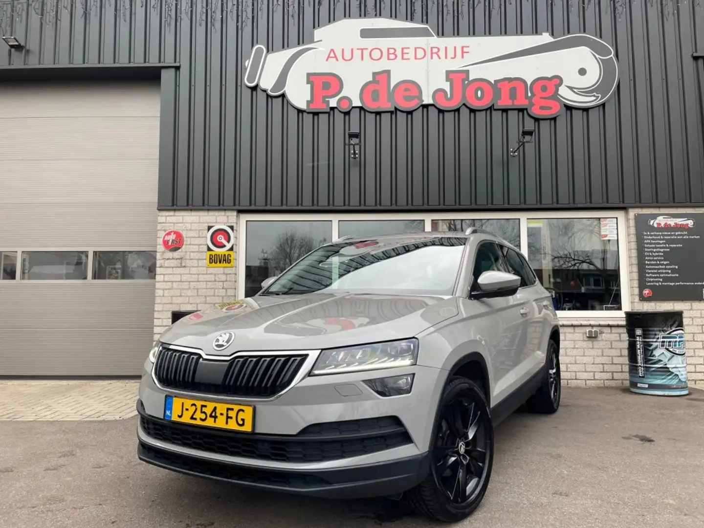 Skoda Karoq 1.5 TSI ACT Style Business, Camera, Stoel/Stuurver Grijs - 1
