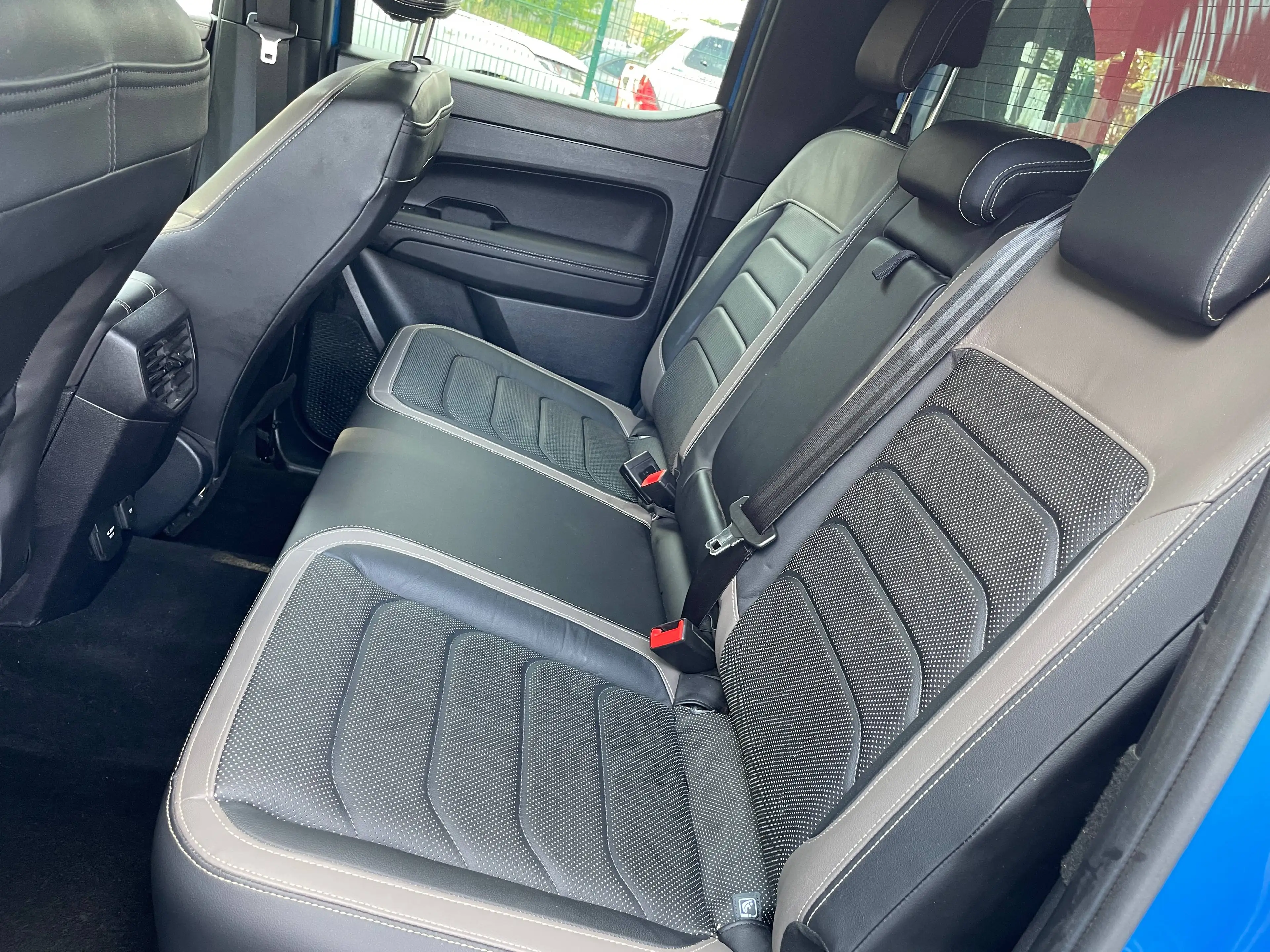 Volkswagen Amarok 3.0 V6 TDi 4Motion 4X4 AVENTURA ++ HARD TOP ++ FULL OPTION !!! 1 ER PROPRIETAIRE CARNET COMPLET VW — photo 11