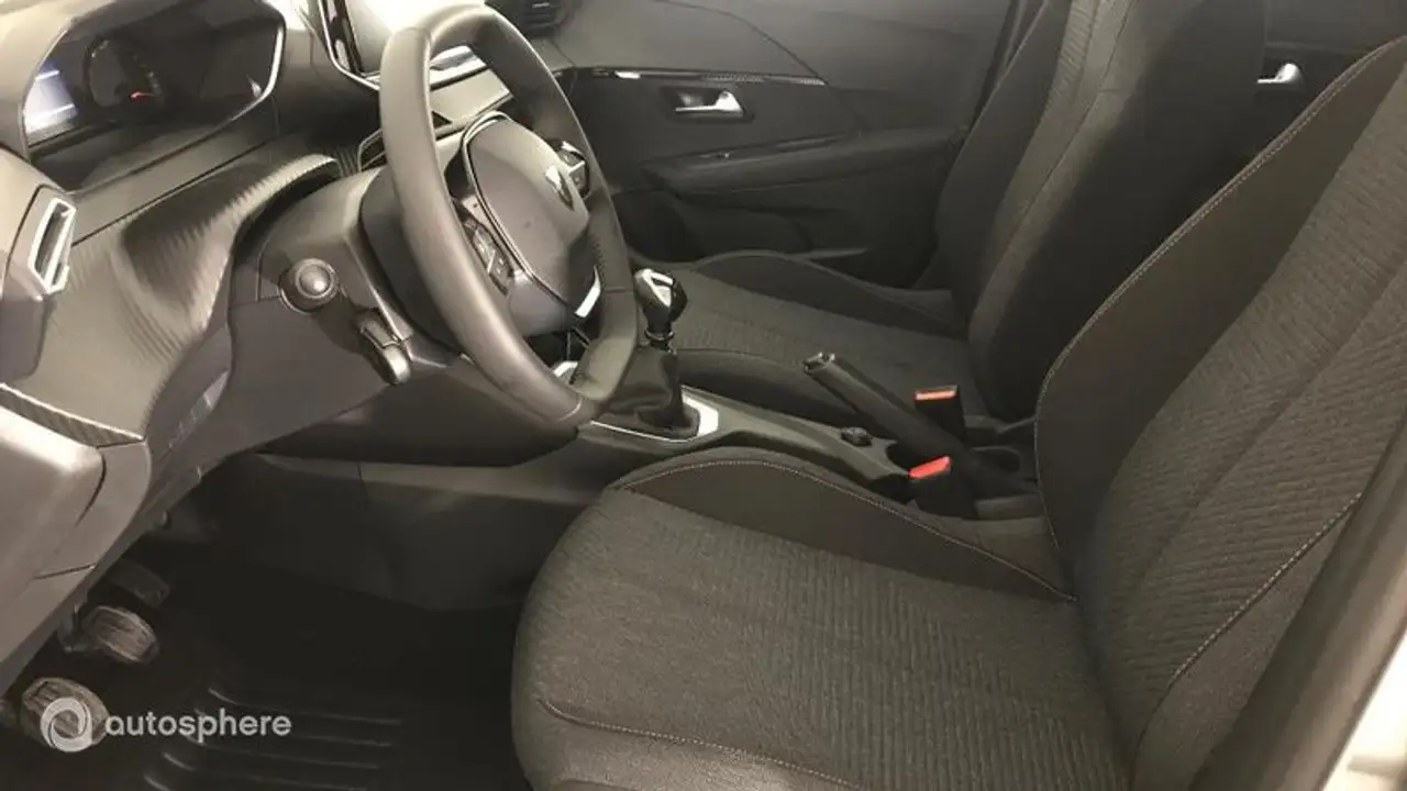 Peugeot 208 208 — photo 12