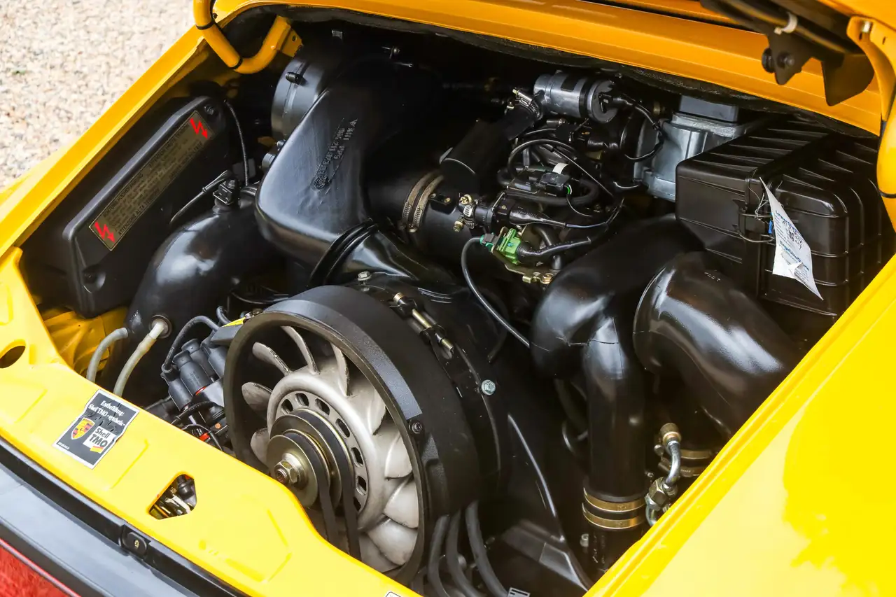 Porsche 964 Speedster Small Body "49.000 kms - Speedgelb", foto 4