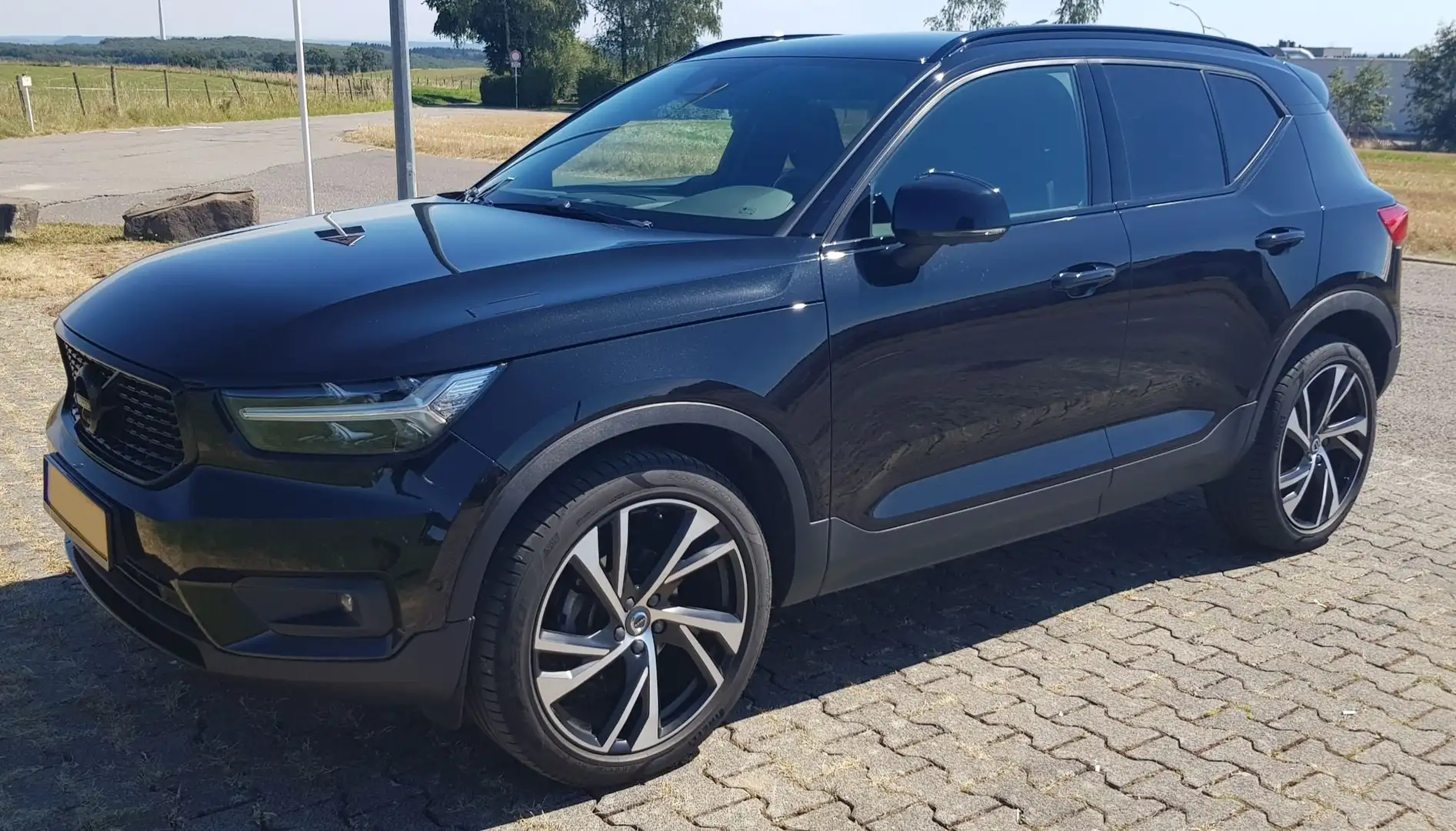 Volvo XC40 XC40 T3 Geartronic RDesign Schwarz - 2