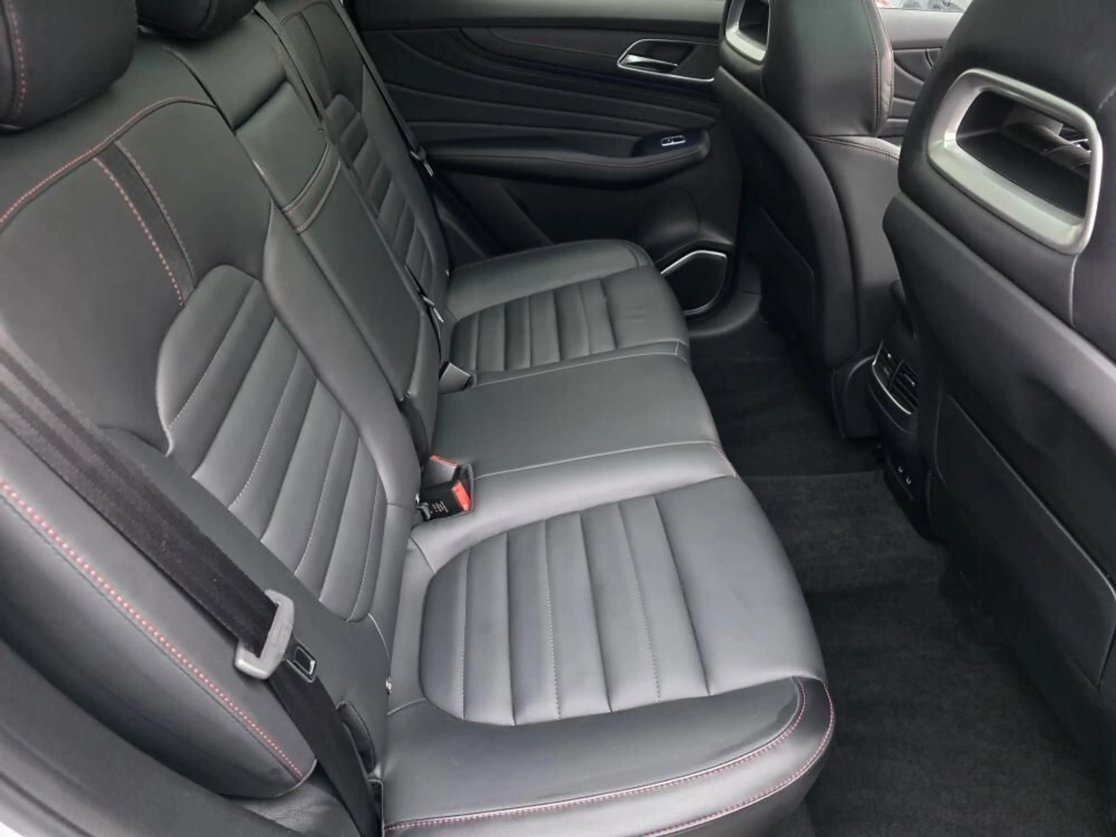 MG EHS 1,5T GDI PHEV Luxury Aut. — photo 12