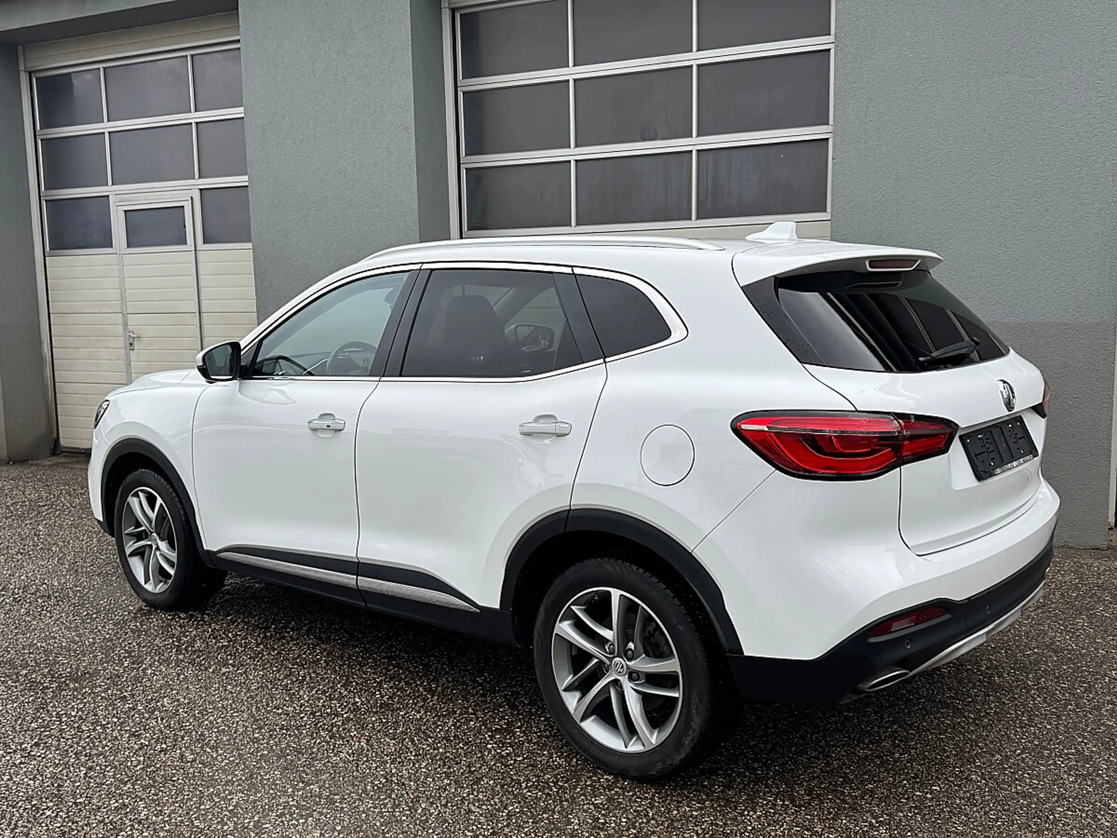 MG EHS 1,5T GDI PHEV Luxury Aut. — photo 5