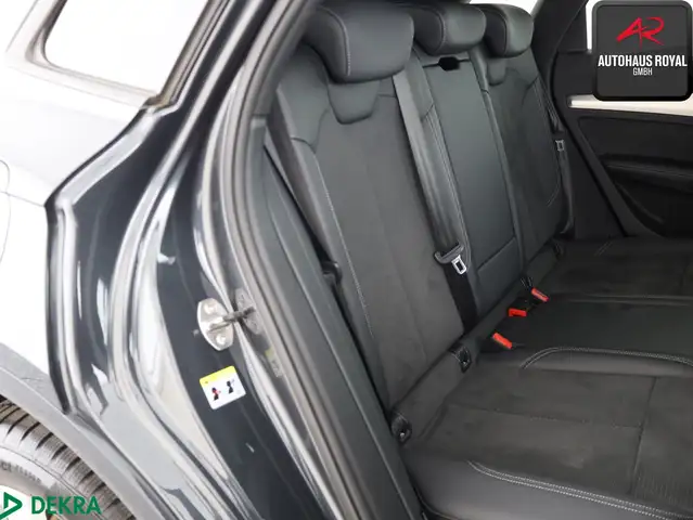 Audi Q5 view 12