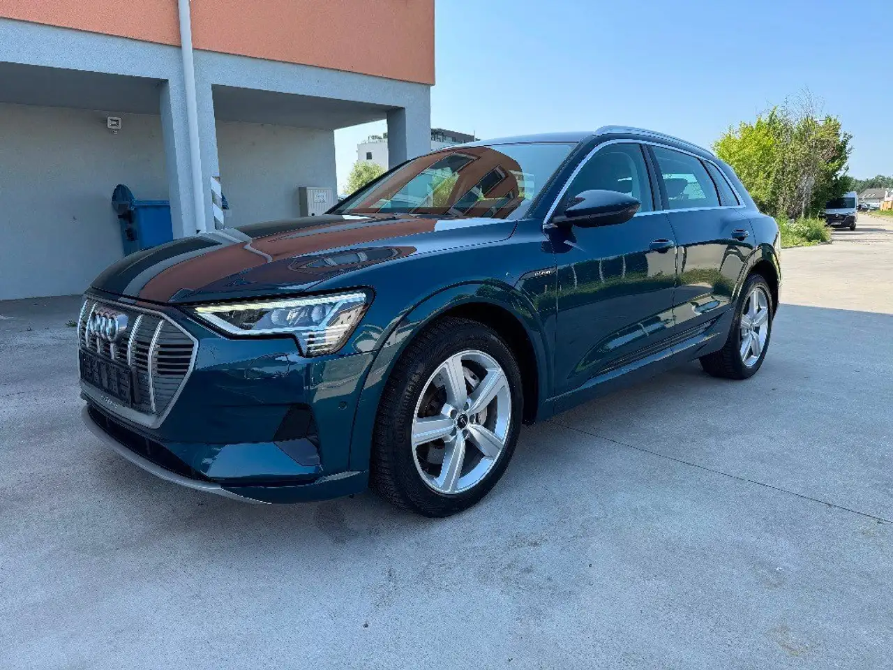 Audi e-tron