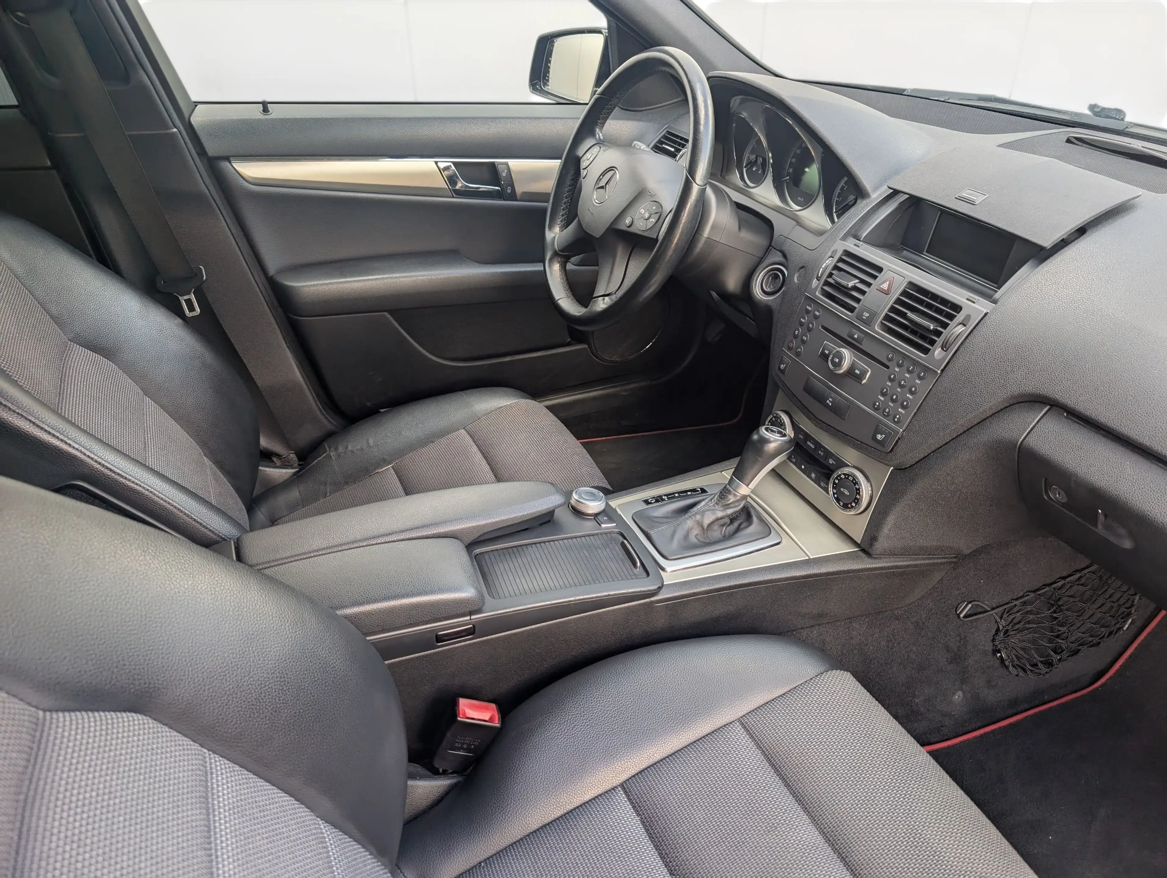 Mercedes-Benz C 250 C 250 CGI BlueEfficiencyTÜV neu"Bremsen neu" — photo 14