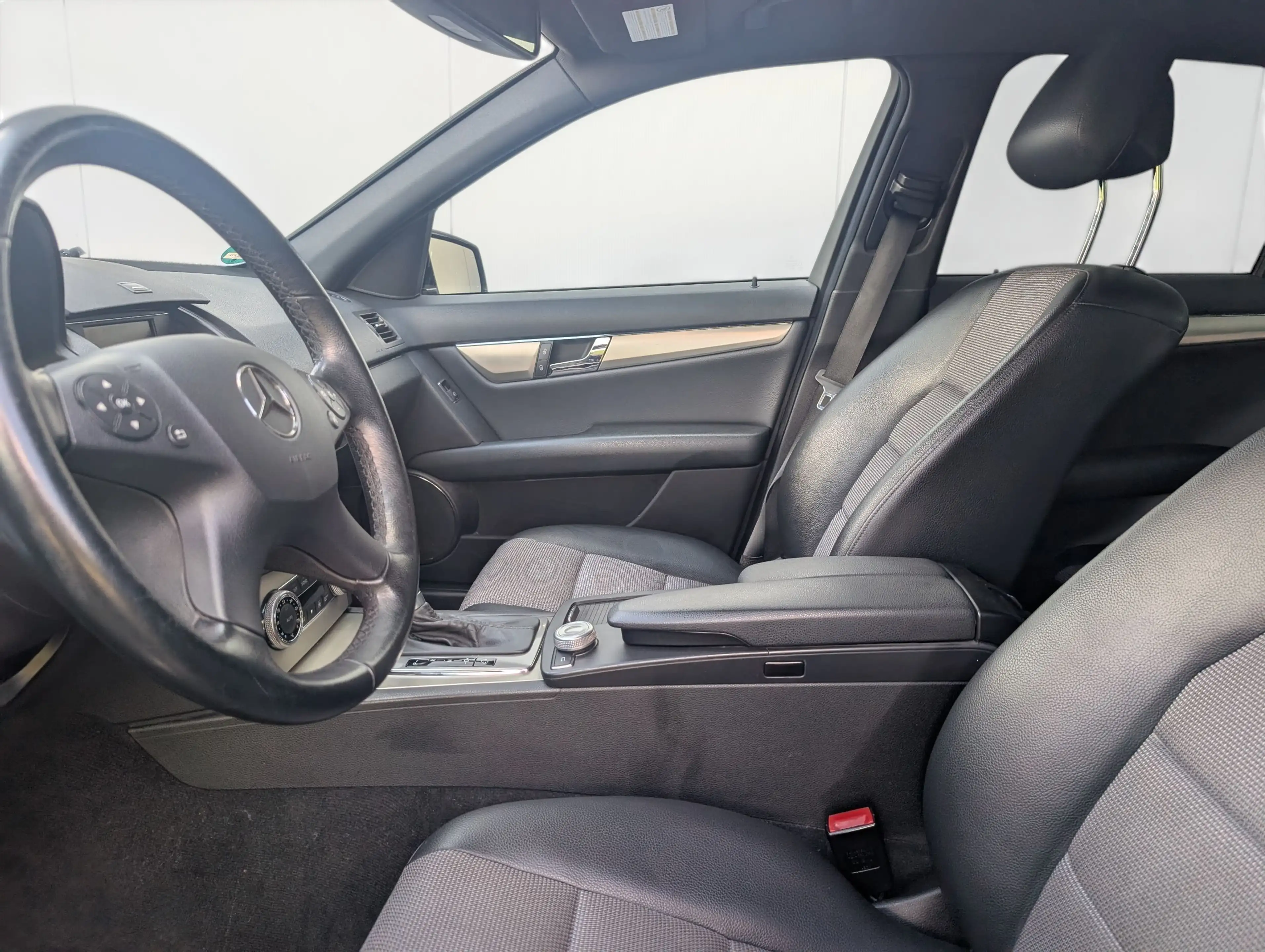 Mercedes-Benz C 250 C 250 CGI BlueEfficiencyTÜV neu"Bremsen neu" — photo 9