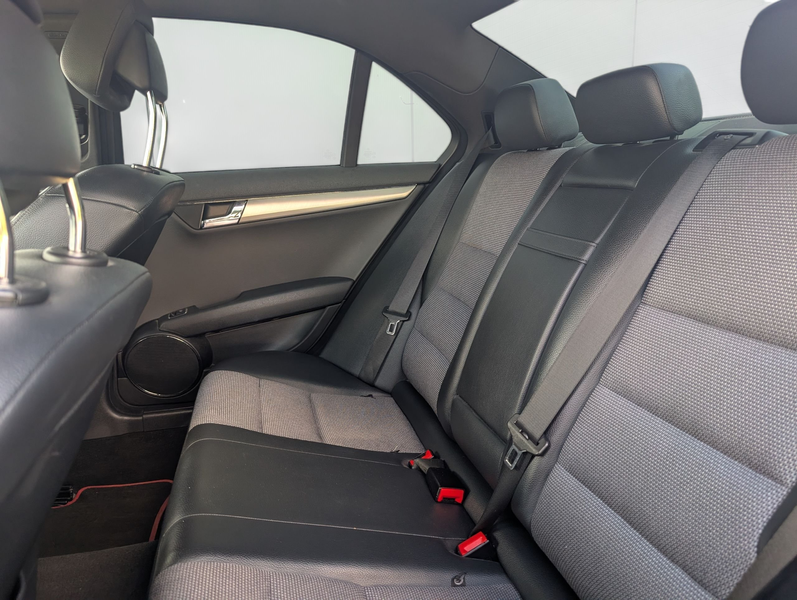 Mercedes-Benz C 250 C 250 CGI BlueEfficiencyTÜV neu"Bremsen neu" — photo 11
