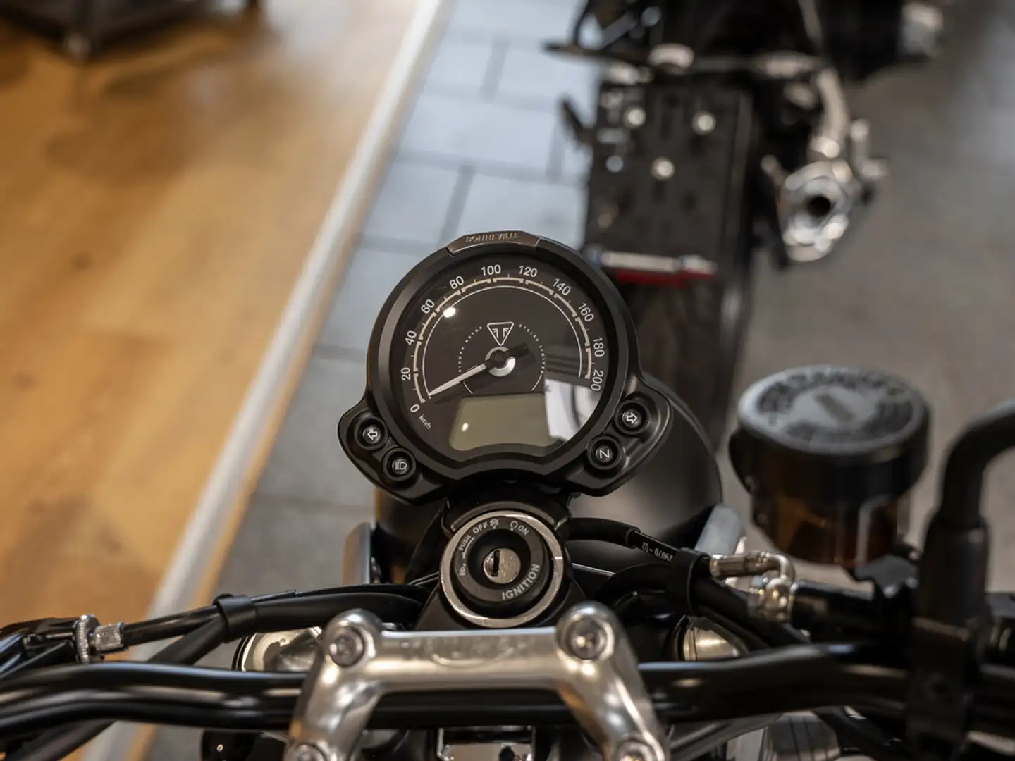 Triumph Street Twin Grau - 2