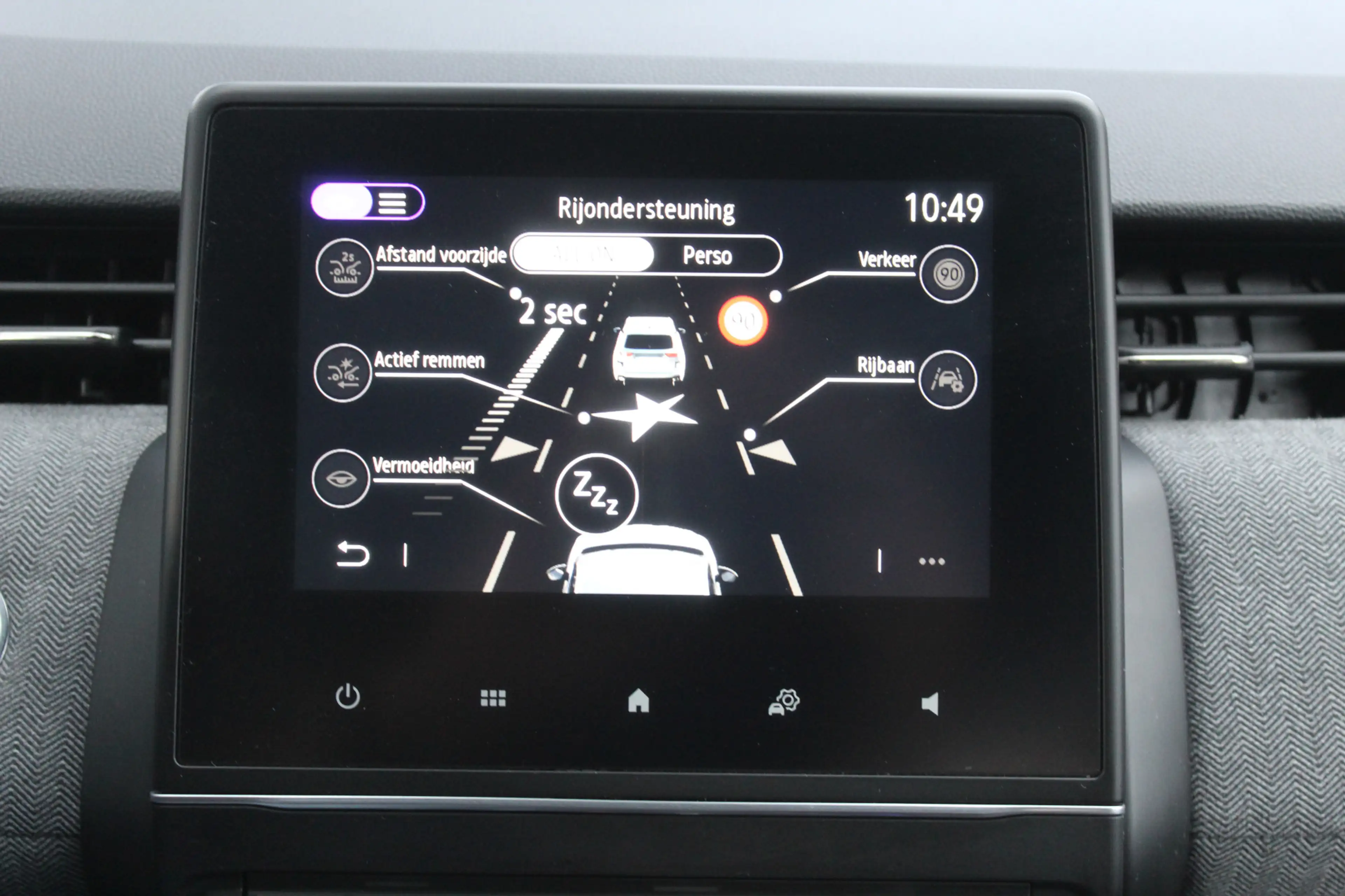 Renault Clio 1.0 TCe 90 GPF techno Cruise Control l Lane Assist — photo 21
