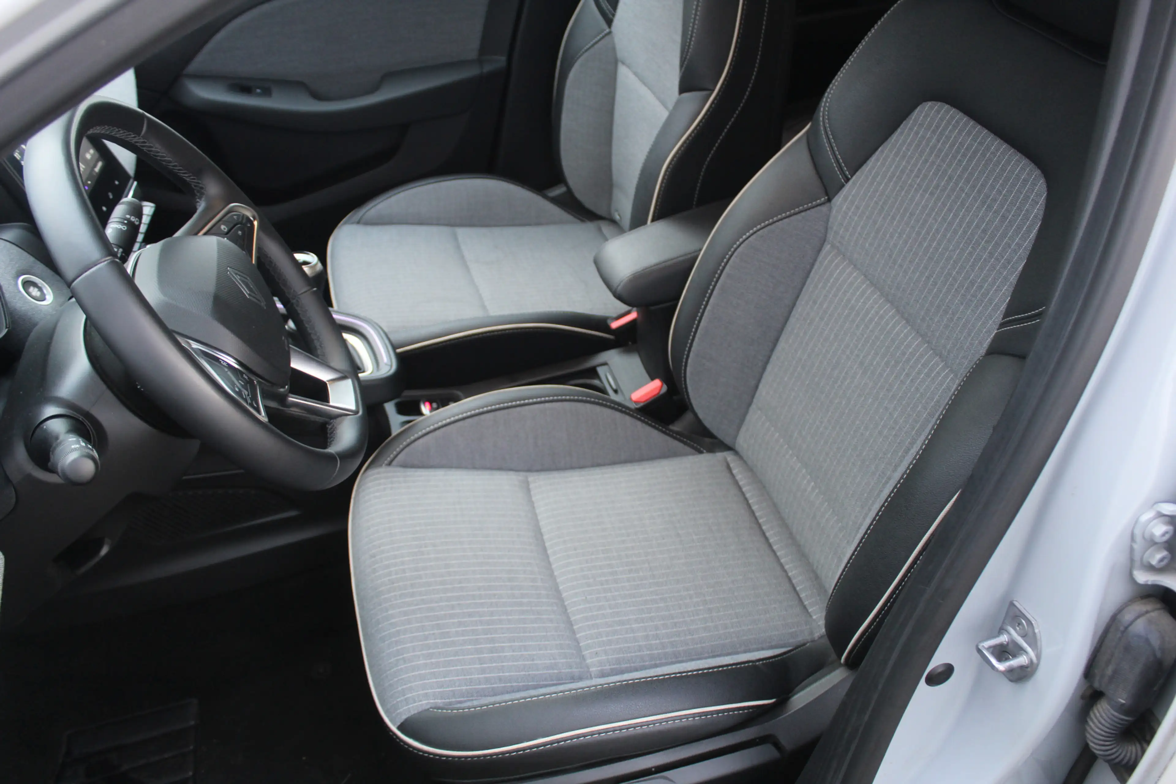 Renault Clio 1.0 TCe 90 GPF techno Cruise Control l Lane Assist — photo 12